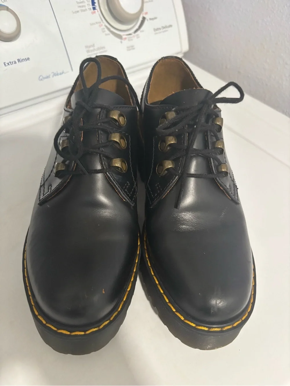 Dr. Martens Leona Low Lug Black Leather Heeled Platform Oxford Derby Shoes Sz 7